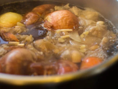 RAKKAN’s vegetable stock preparation, photographed for the franchise